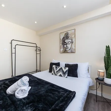 Spacious City Centre Penthouse Gem - Cathedral Views! Canterbury Exterior photo