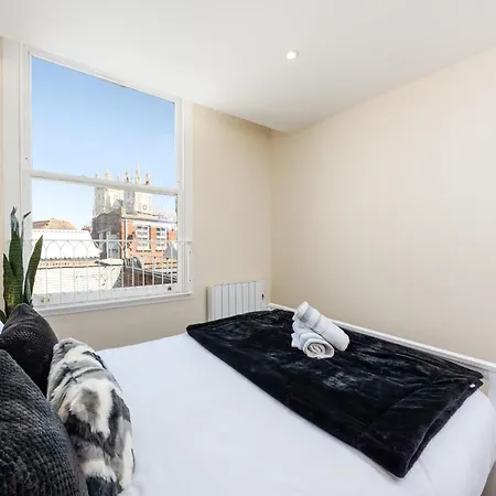 Spacious City Centre Penthouse Gem - Cathedral Views! Canterbury Exterior photo