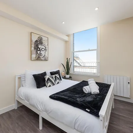 Spacious City Centre Penthouse Gem - Cathedral Views! Canterbury Exterior photo