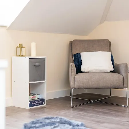 Spacious City Centre Penthouse Gem - Cathedral Views! Canterbury Exterior photo