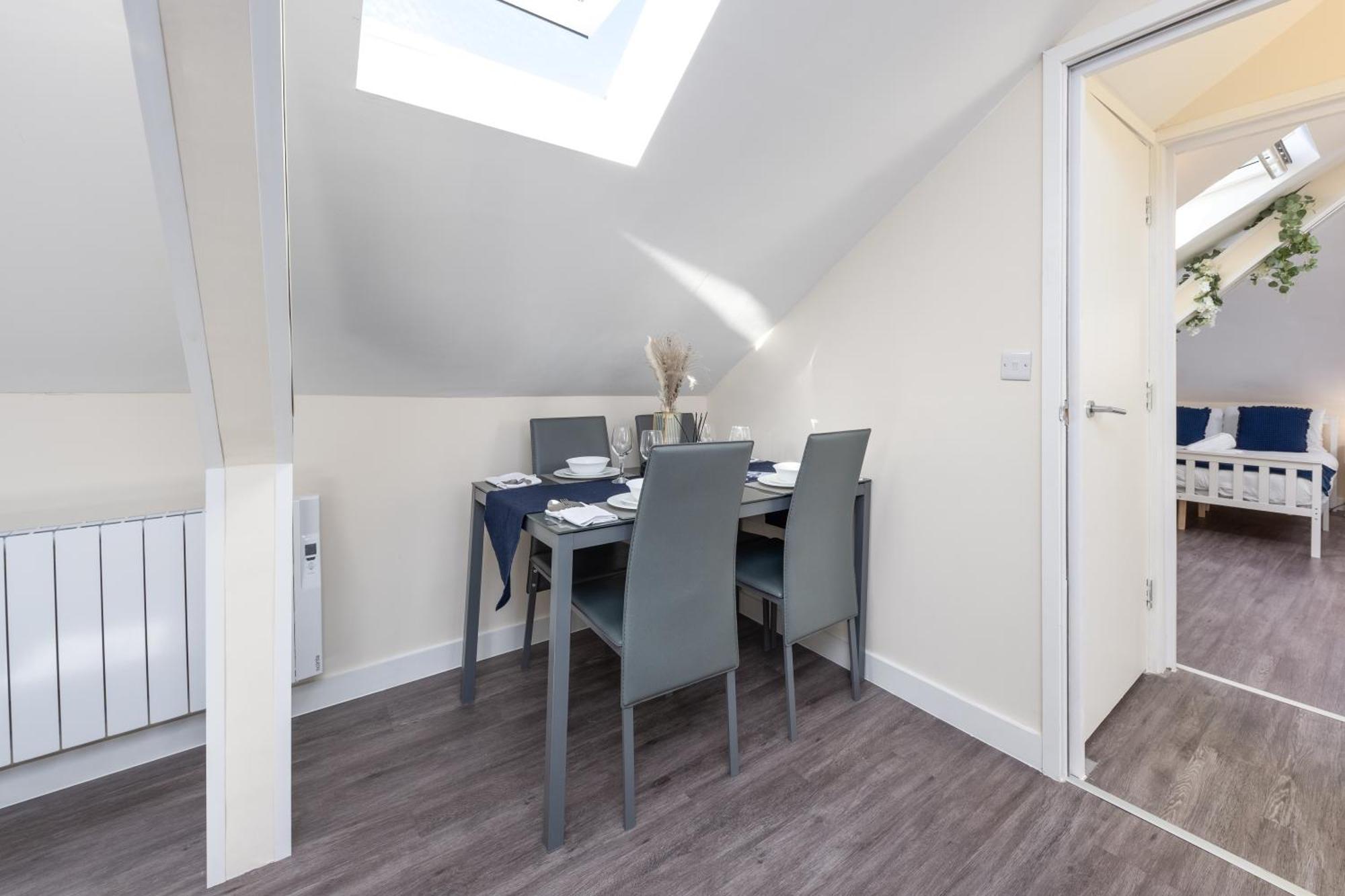 Spacious Centre Penthouse Gem - Cathedral Views! Apartment *