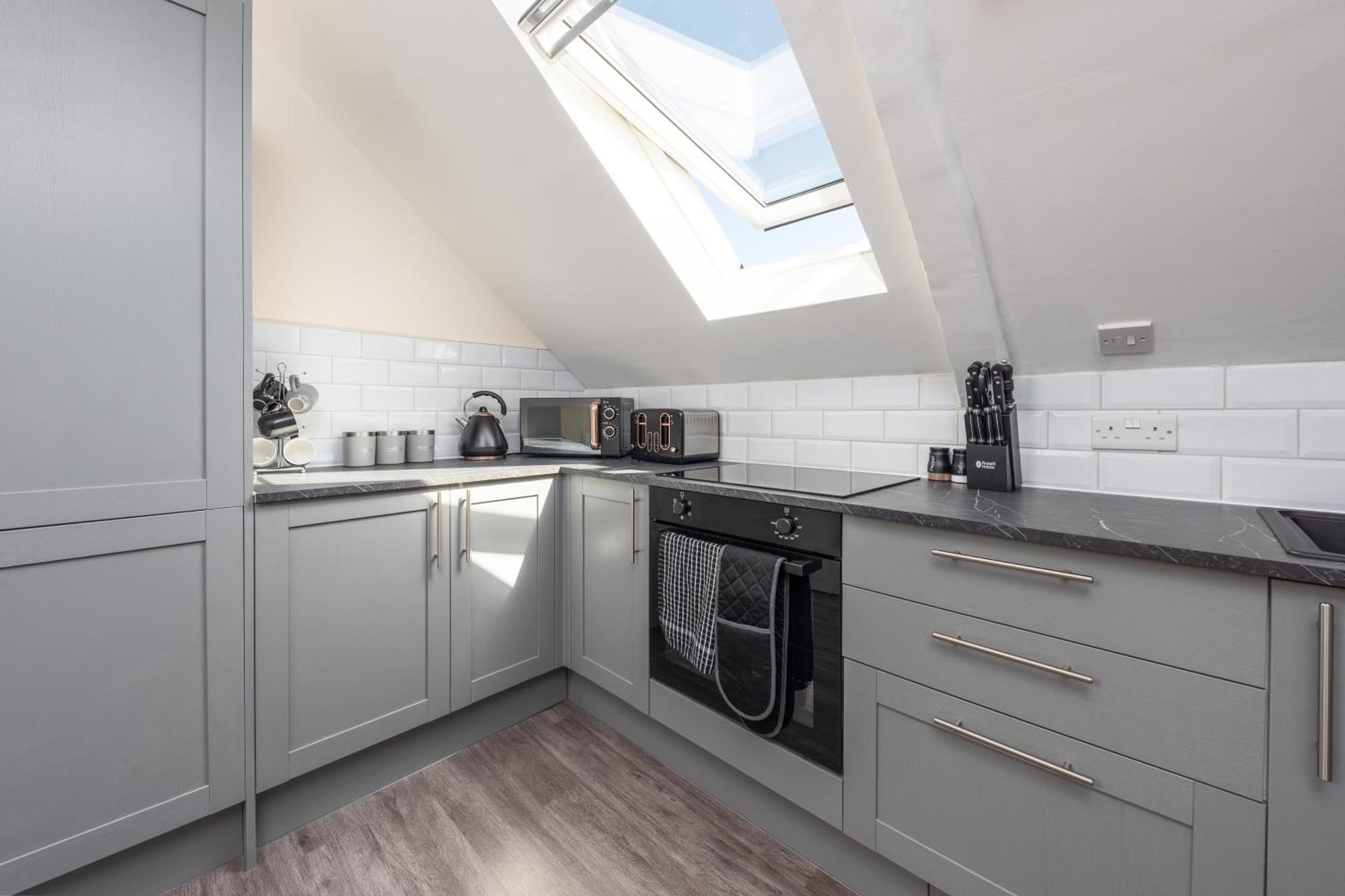 Spacious Centre Penthouse Gem - Cathedral Views! Apartment