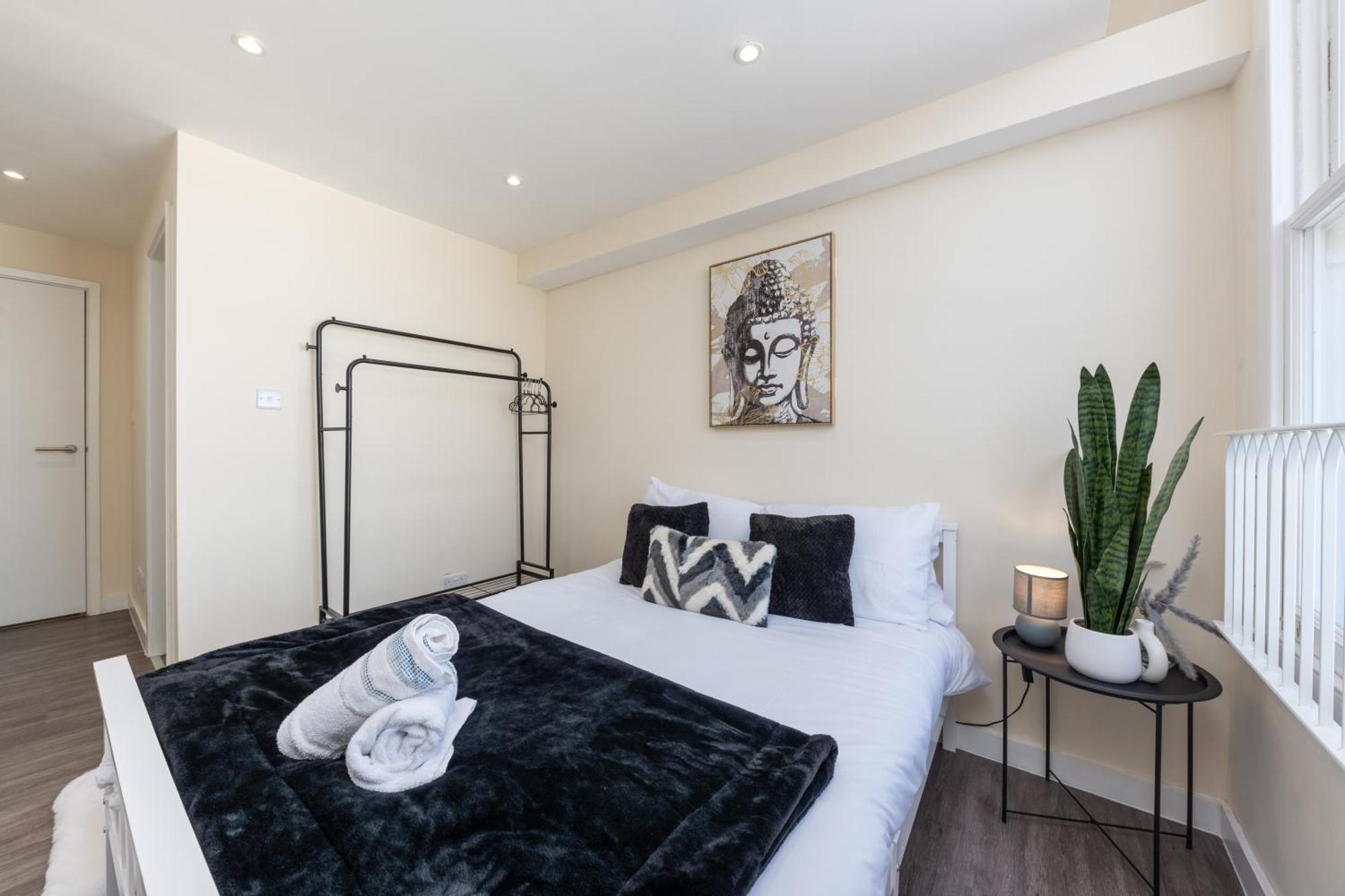 Apartment Spacious Centre Penthouse Gem - Cathedral Views! *