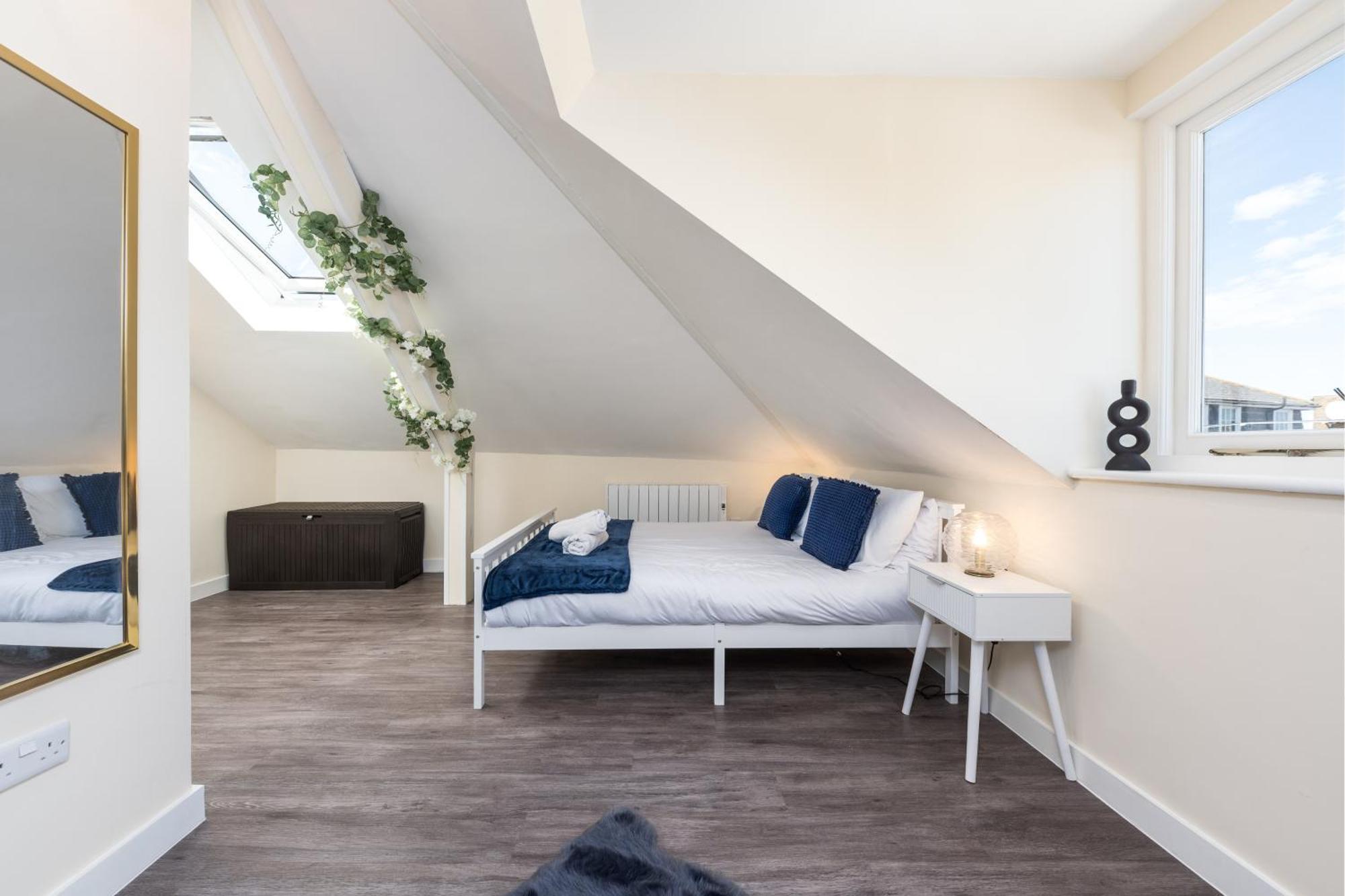 Apartment Spacious Centre Penthouse Gem - Cathedral Views!