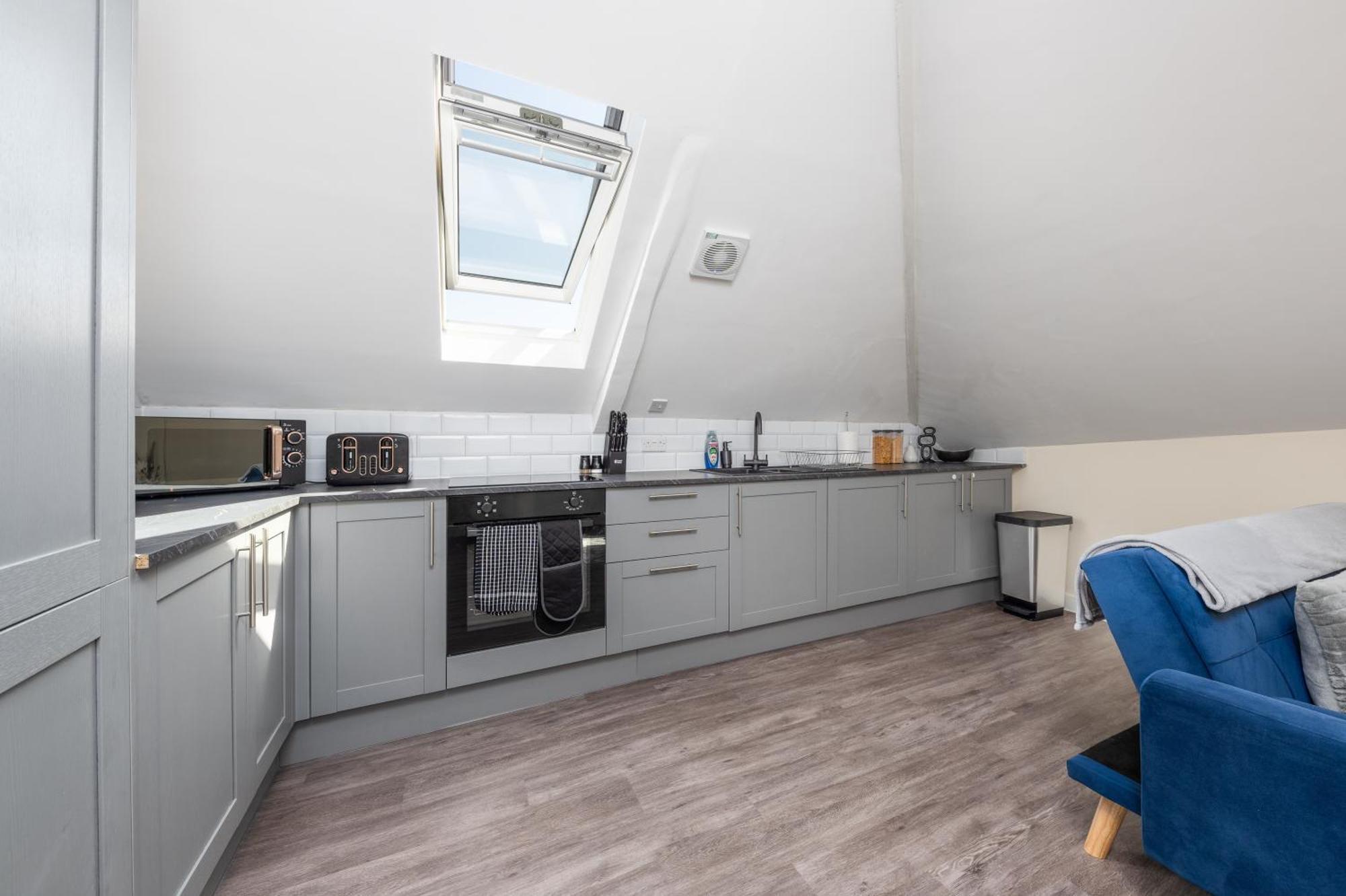 Spacious Centre Penthouse Gem - Cathedral Views! Apartment Canterbury